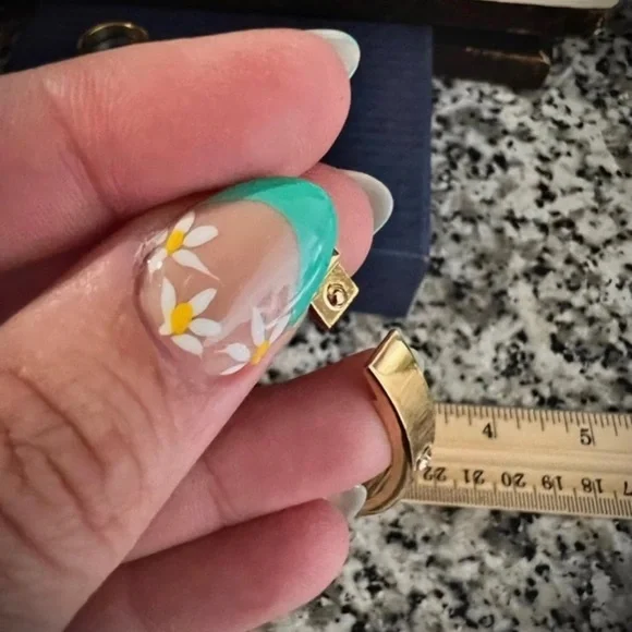 New! 18K Gold EP Solid Hinged Bangle Bracelet High Shine Gold Finish with stones - Picture 6 of 11